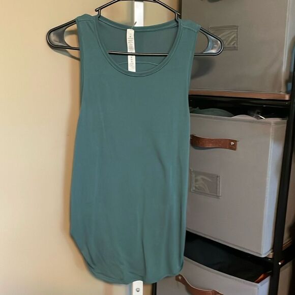Lululemon Round Two Tank Top Sz 2 Green Smoke 228 - Picture 1 of 4